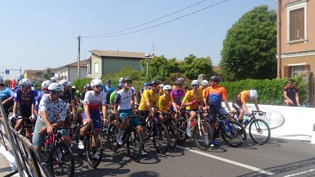  La carovana del ciclismo fa tappa ad Abbazia Pisani: è Torneo delle Province