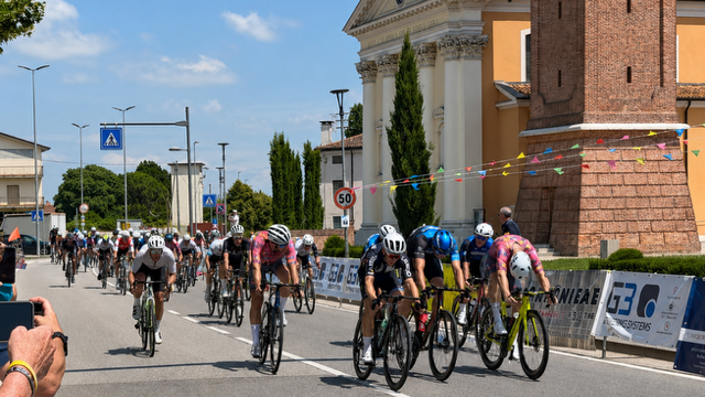 Sorpresa e Spettacolo a Sant’Ambrogio: Il 6° GP Dinamika Cycling Regala Emozioni da “Giro”